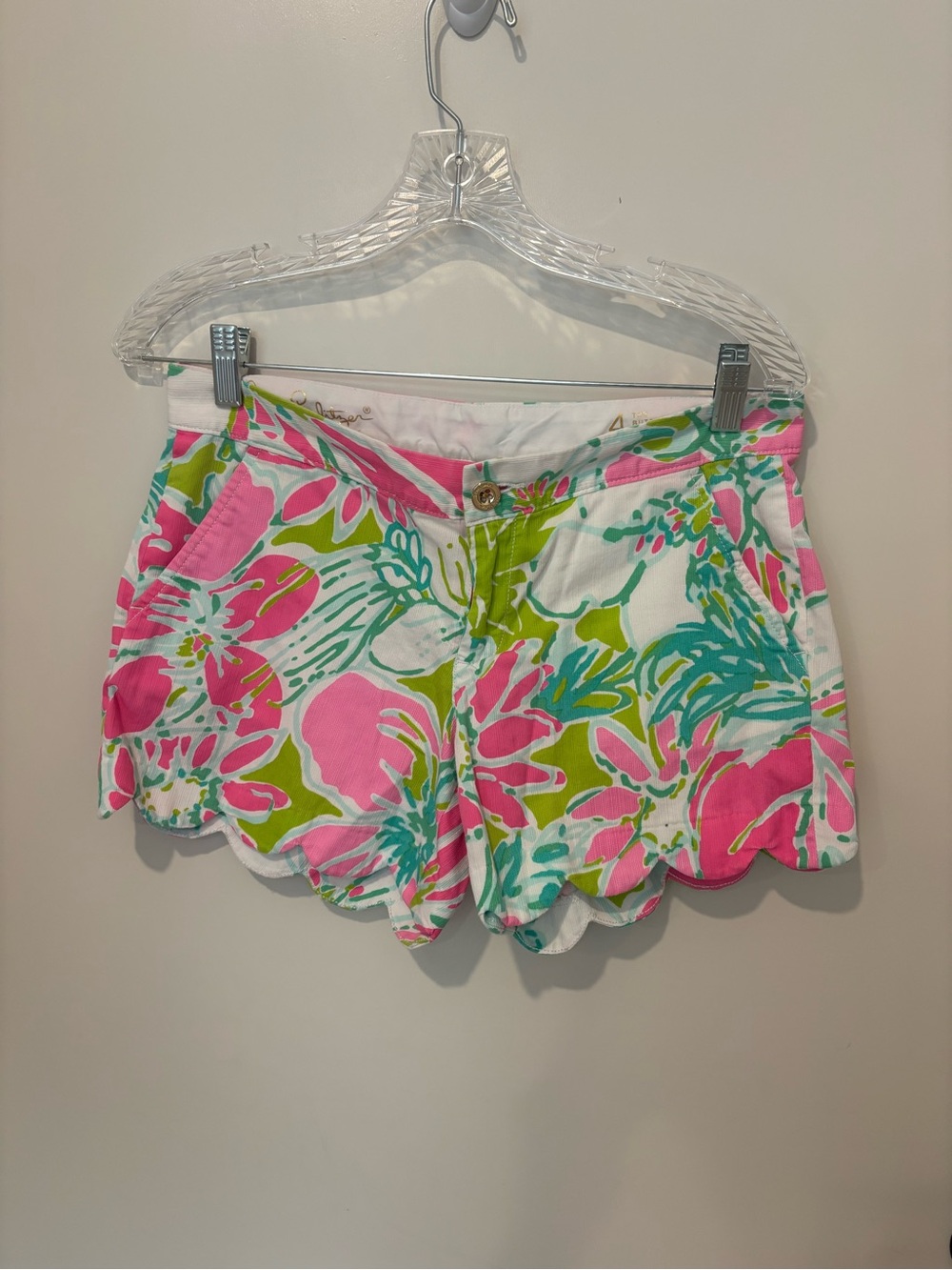 Lilly Pulitzer Floral Scallop Hem Buttercup Shorts. Coastal Preppy Colorful 4 - Picture 2 of 14